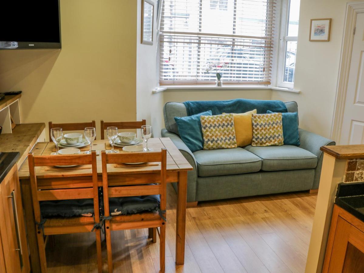 Apartment 6 Γουίτμπι Εξωτερικό φωτογραφία