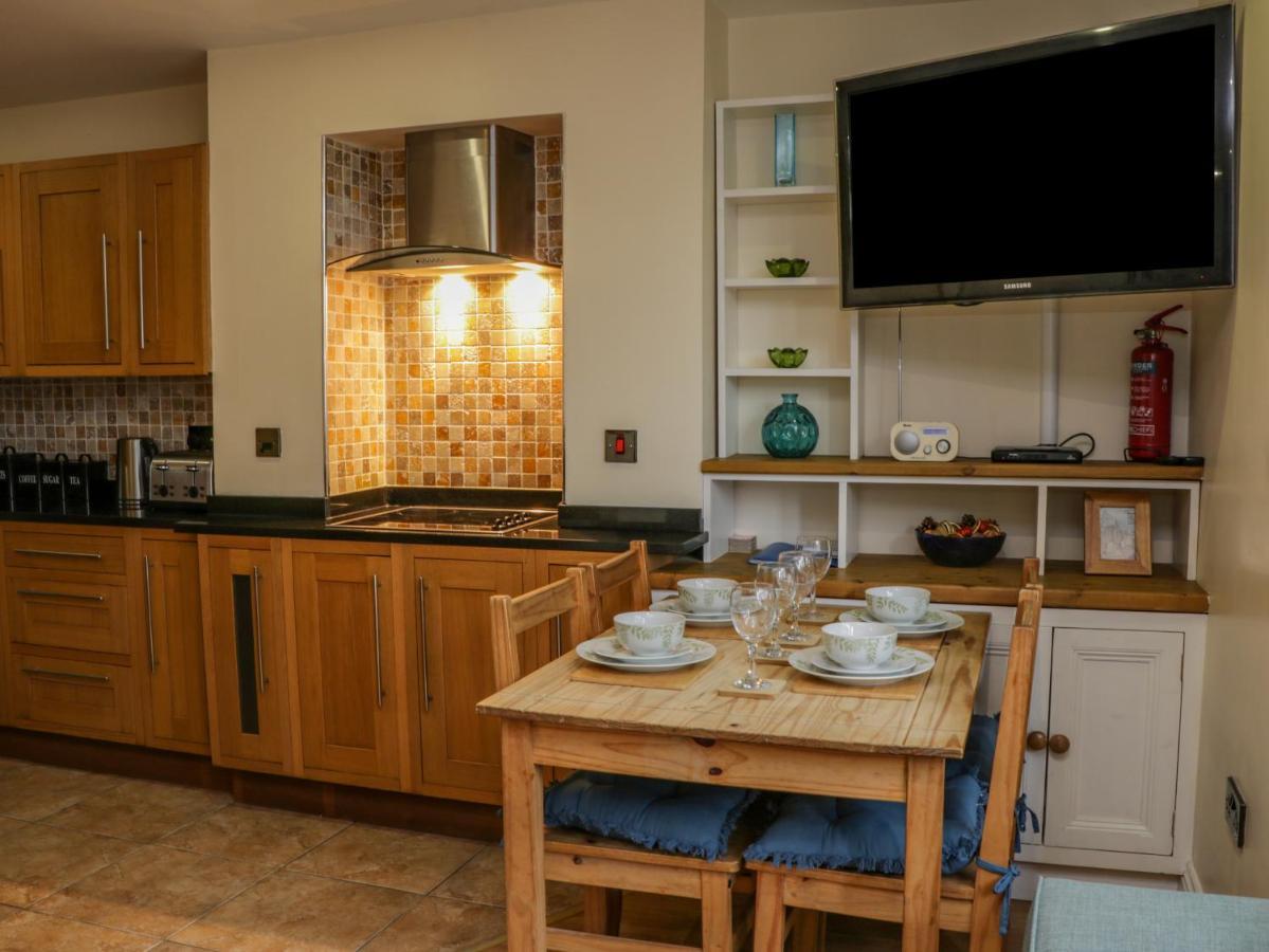 Apartment 6 Γουίτμπι Εξωτερικό φωτογραφία