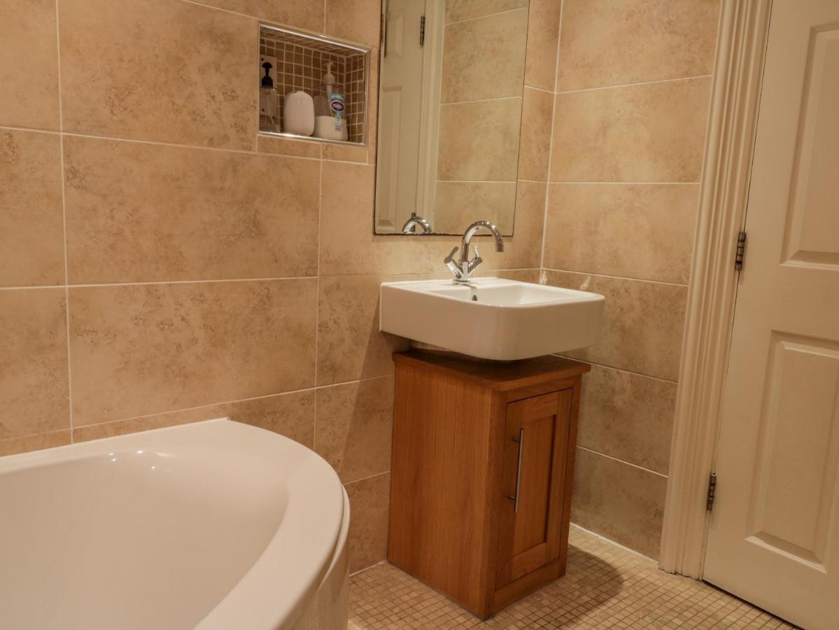 Apartment 6 Γουίτμπι Εξωτερικό φωτογραφία