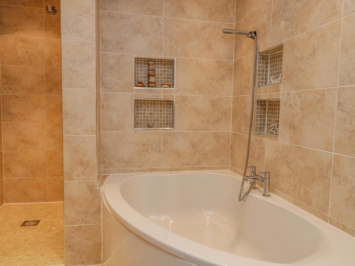 Apartment 6 Γουίτμπι Εξωτερικό φωτογραφία